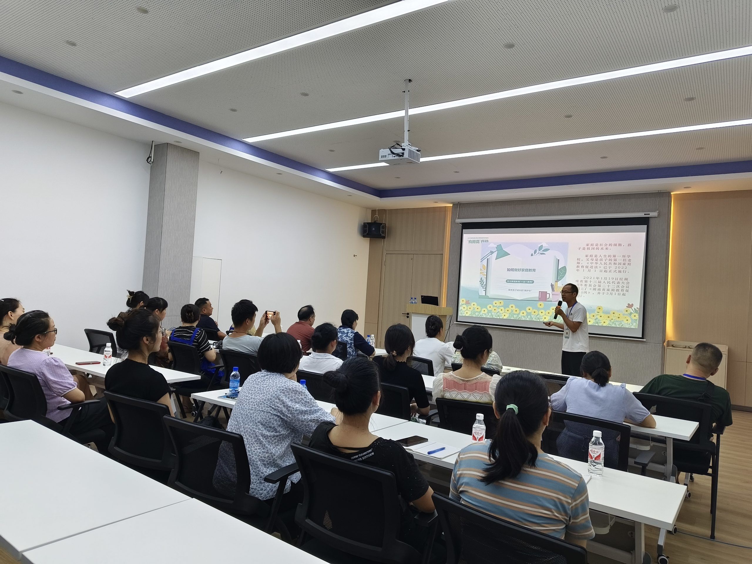 共同澆灌 培育花開(kāi) | 家庭教育指導(dǎo)服務(wù)“向陽(yáng)花”行動(dòng)走進(jìn)湖南萌恒